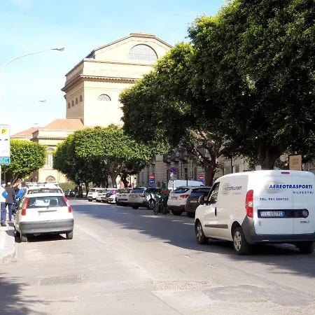 Opera Prima 28 招待所